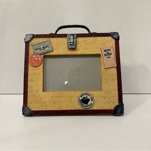 Vintage Travel-Themed Photo Frame